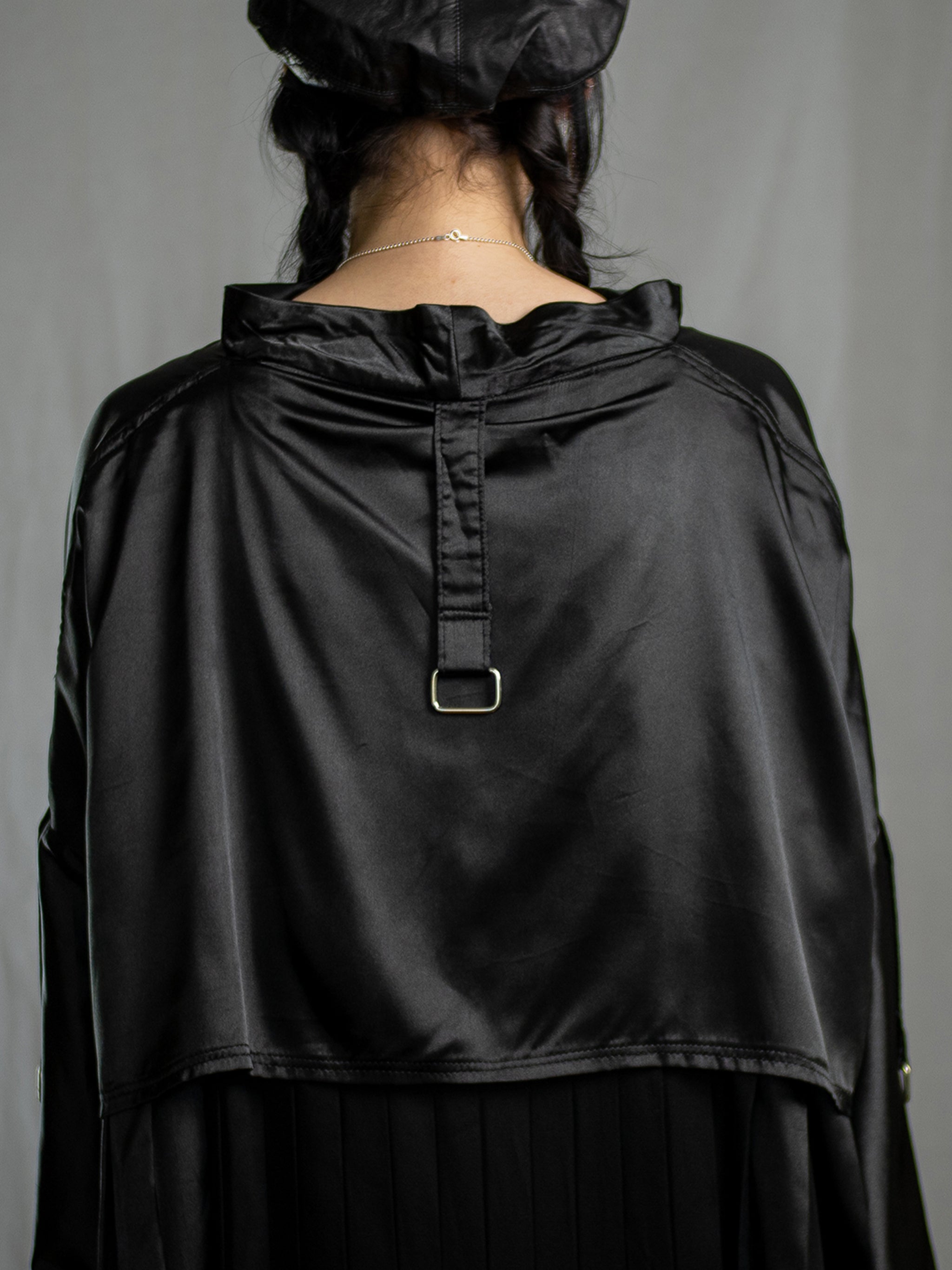 Back-pleated shirt