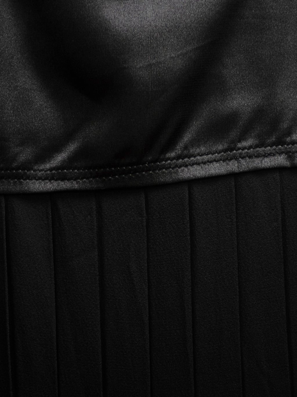 Back-pleated shirt